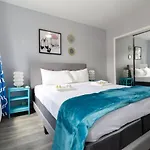 Stunning Private Room Suite 2 With Private Bathroom In Duplex Apartment In Brooklyn, Ny