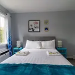 Stunning Private Room Suite 2 With Private Bathroom In Duplex Apartment In Brooklyn, Ny